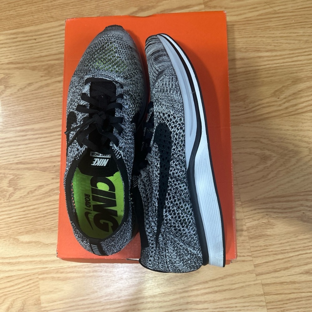 Men’s size 10.5 flyknit 1.0 OG - Oreo colour way, brand new with box. Dead-stock - Picture 3 of 9